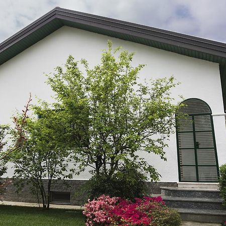 Отель Il Giardino Di Fiorina Новате-Миланезе Экстерьер фото